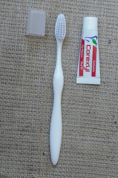 Arastana Diş Seti Kapaklı Diş Fırçası Diş Macunu